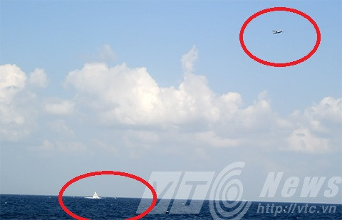 Thuyen pho tau SAR 412 nho lai phut doi dau tau TQ-Hinh-4