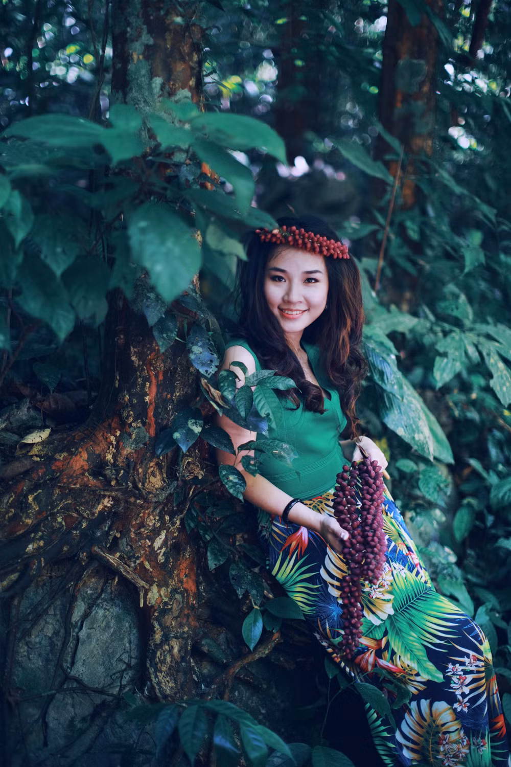 Một trong những điểm độc đáo nhất của lần chụp này đó chính là ý tưởng dùng chính những món quà thiên nhiên ban tặng để tô điểm cho vẻ đẹp đôi lứa.