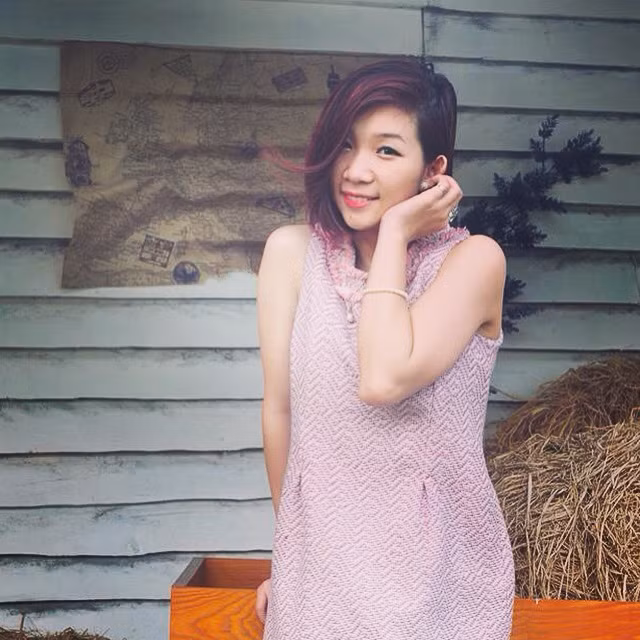 Là người yêu cái đẹp, đang làm công việc không mấy liên quan đến chuyên ngành học, nhưng Thanh Hà luôn cảm thấy khá vui, hài lòng với những gì đang có.