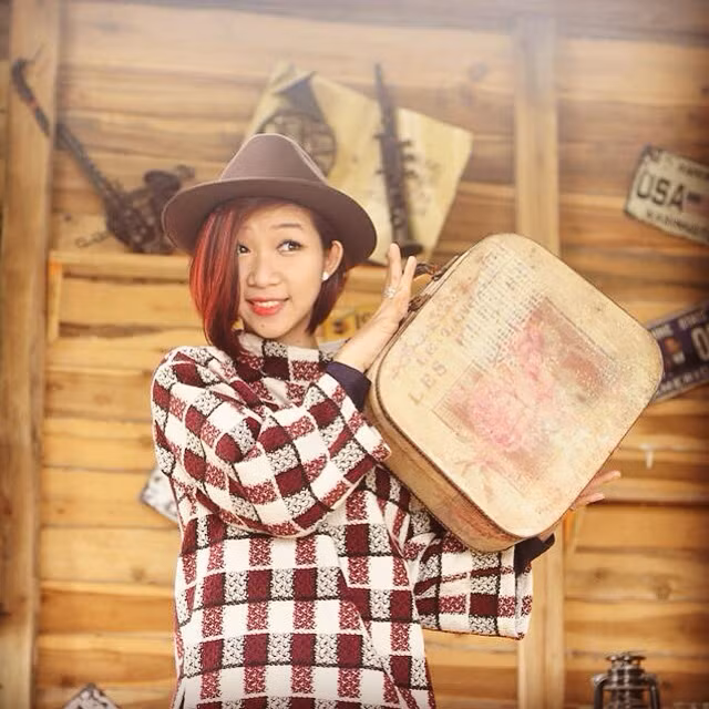 Thanh Hà có dự định sau khi tốt nghiệp, ra trường sẽ tìm kiếm cho mình một công việc phù hợp với chuyên ngành học, khả năng của bản thân, đặc biệt, trong công việc đó có thể tạo điều kiện cho Thanh Hà luôn được chủ động trong mọi mặt.