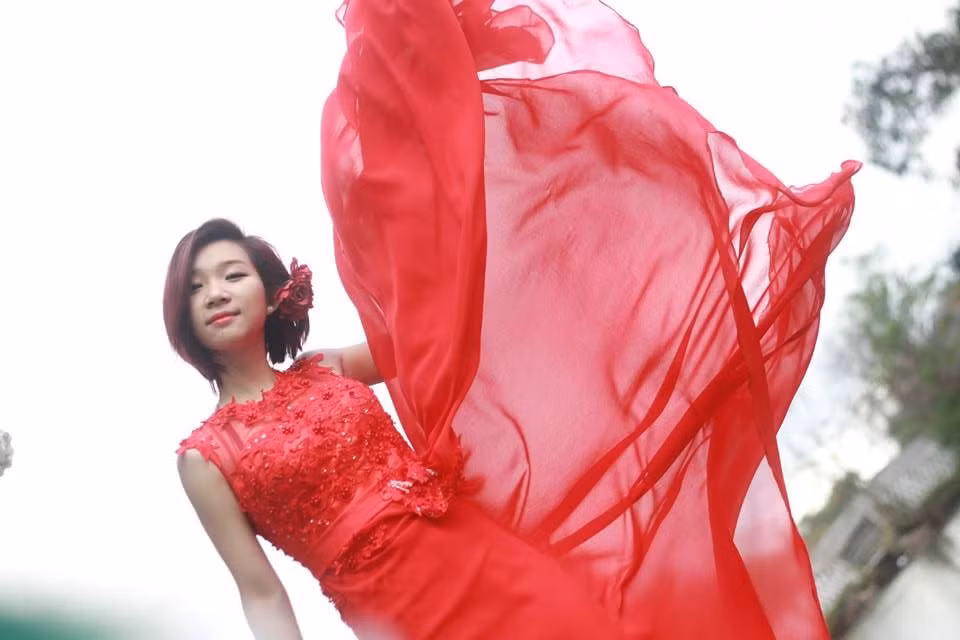 Là nữ sinh ngành Thiết kế nội thất Viện Đại học Mở, Hà Nội, nhưng Bùi Thanh Hà (SN 1992) lại có niềm đam mê mãnh liệt với nghệ thuật, đặc biệt là vũ đạo, nhảy múa.