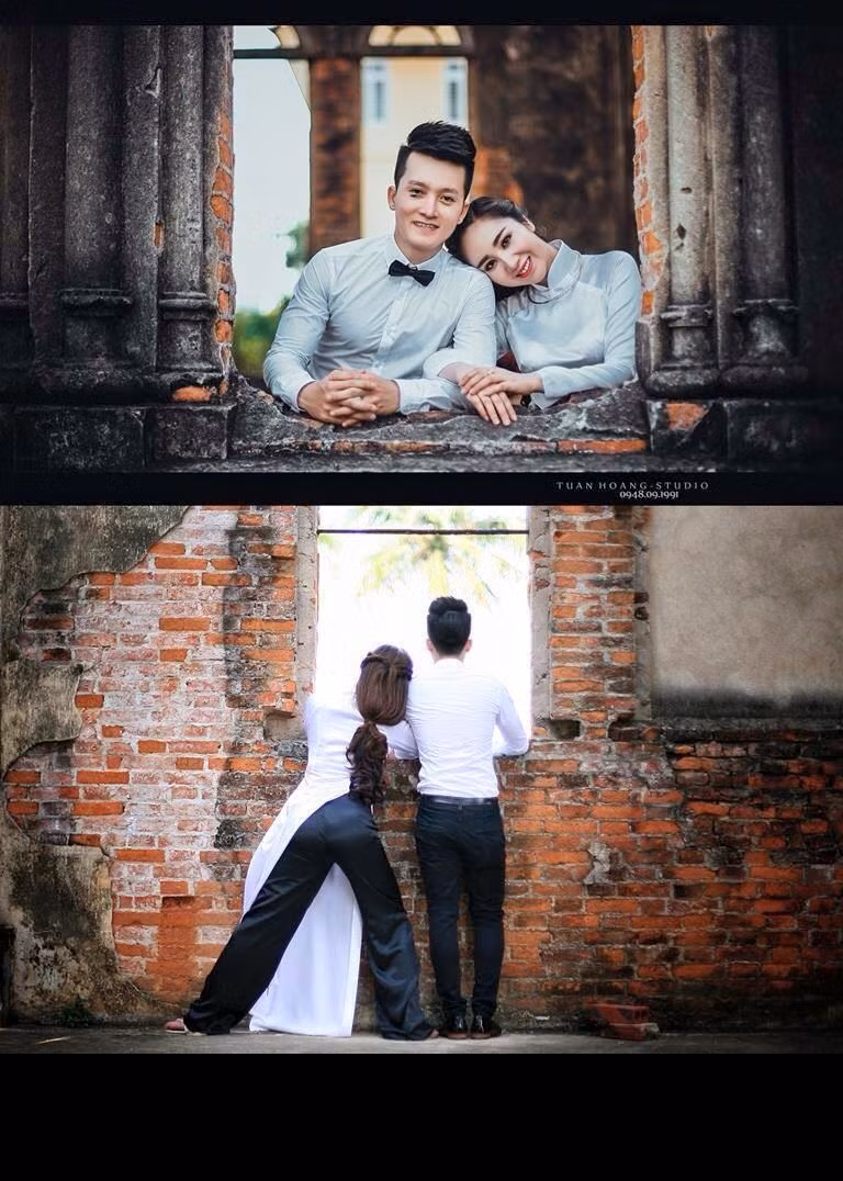 Tấm hình chụp hậu trường ảnh cưới bá đạo với dáng đứng "khó đỡ" của cô dâu đang gây sốt trên mạng xã hội hai ngày gần đây với hàng nghìn lượt chia sẻ. Mặc áo dài truyền thống nhưng cô dâu phải dạng chân, khuỵu đầu gối để tựa được đầu vào vai chú rể bên một ô cửa nhỏ. Dáng đứng của cô dâu khiến người xem ảnh không thể nhịn cười.