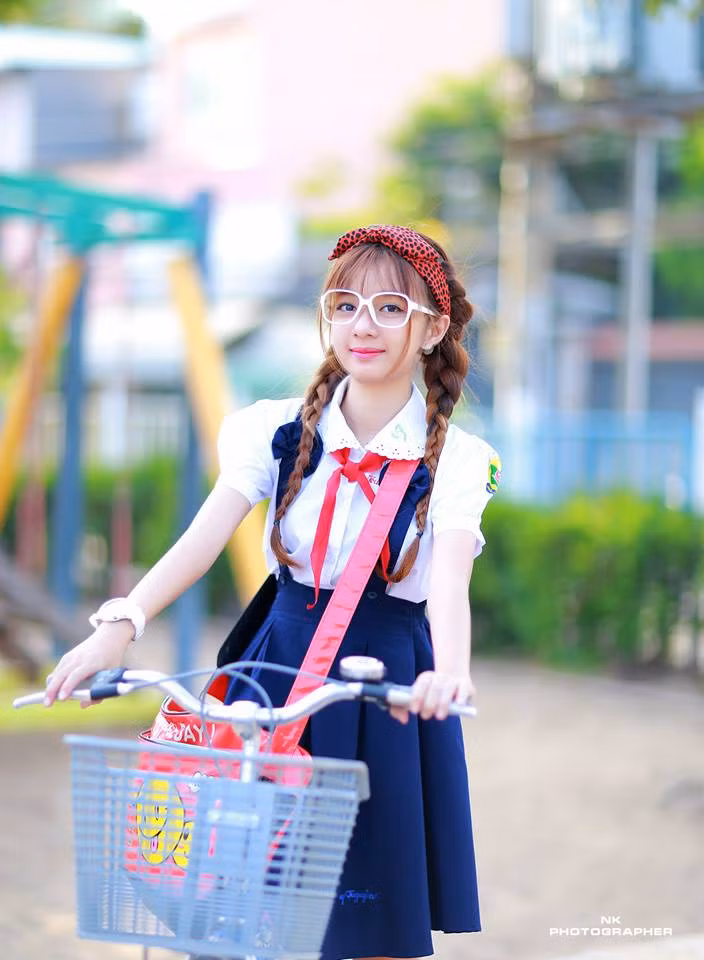 21 tuổi, đã là sinh viên nhưng Thanh Nhã thường xuyên bị người khác nhầm là học sinh cấp ba. Đặc biệt, cô nàng Thanh Nhã cũng khá thích phong cách của một mẫu ảnh nhỏ xinh, thích tạo hình nữ sinh nhí nhảnh, tinh nghịch.