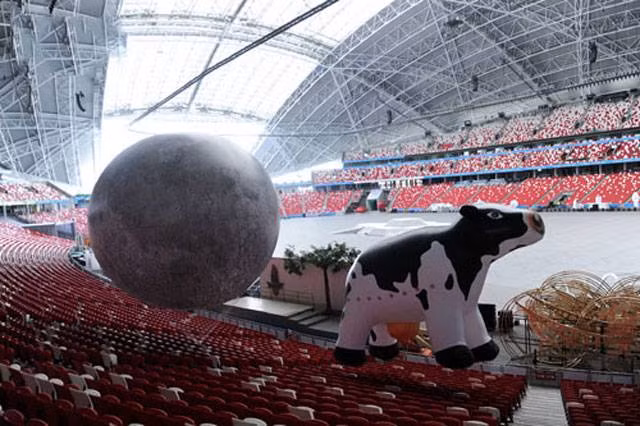 Đến thời điểm hiện tại, sân vận động Singapore với sức chứa 55.000 người đã bán hết sạch vé. Bên cạnh các màn trình diễn trong lễ khai mạc, vấn đề an ninh cũng như di chuyển của khán giả cũng được ban tổ chức hết sức quan tâm và nhiều biện pháp đã được triển khai để đảm bảo cho lễ khai mạc thành công tốt đẹp.