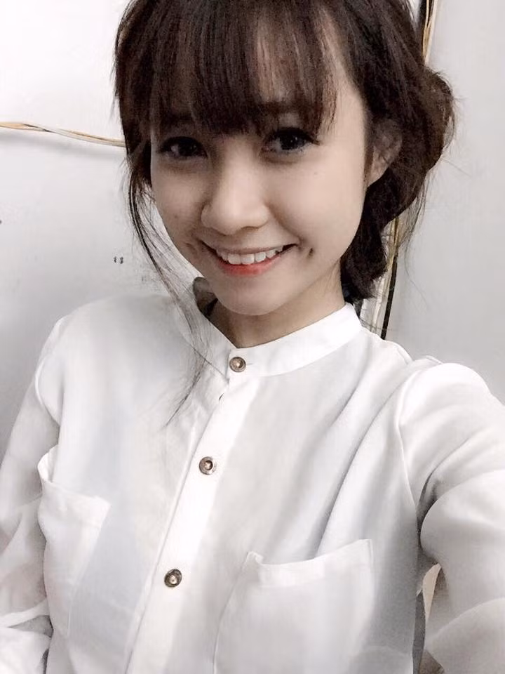 Hình ảnh giản dị, đầy vẻ hiền lành của nữ DJ 19 tuổi trong đời thường.