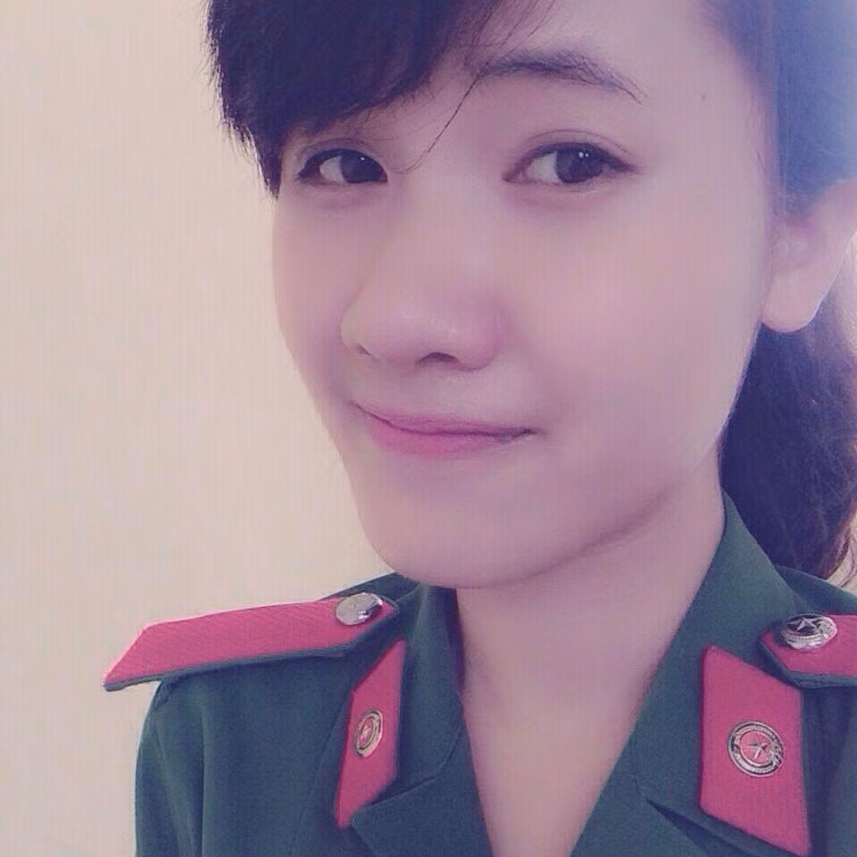 Ít ai biết cô nữ sinh cảnh sát xinh đẹp, có chiếc răng khểnh cực duyên, dáng người nhỏ nhắn này lại sở hữu một bảng thành tích học tập rất tốt.