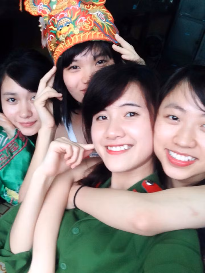 Trải nghiệm của cô gái quê Vĩnh Phúc trong một năm học vừa qua là cảm giác nhớ nhà thường trực, là những người bạn vui vẻ, tinh nghịch, quậy tới bến trong lúc nghỉ ngơi nhưng lại hết mình, cực kỳ nghiêm túc và là những cộng sự tuyệt vời mỗi khi học tập, lên lớp.