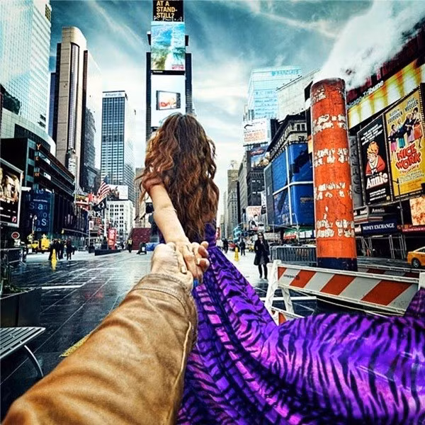 Murad Osmann là nhiếp ảnh gia người Nga, anh yêu Nataly Zakharova nhiều năm nay và cả hai đều có sở thích, đam mê nhiếp ảnh và du lịch.