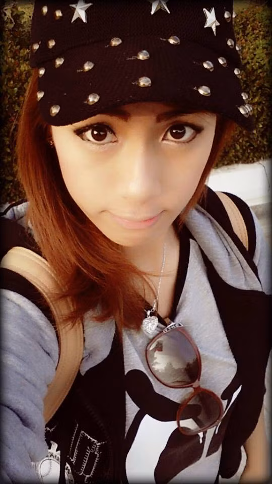 Ngắm nhan sắc ấn tượng của nữ phóng viên xinh đẹp Eaint Darli Linn, tác nghiệp tại SEA Games 28.