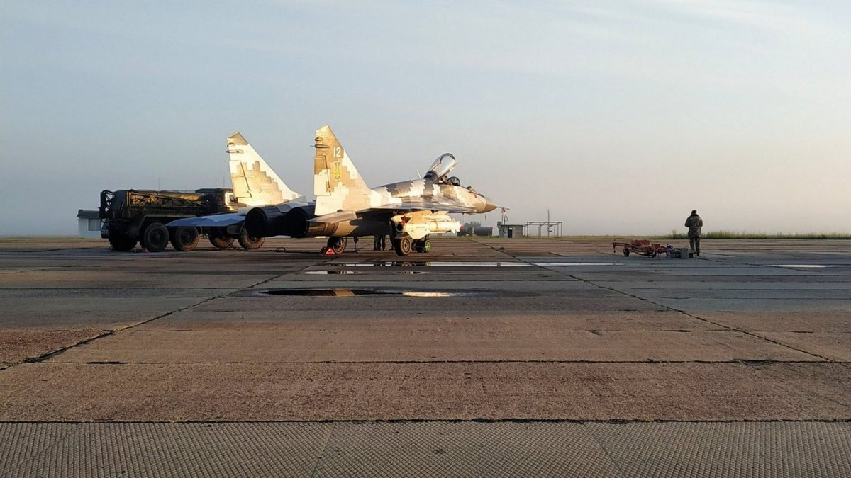 Do các tiêm kích MiG-29 mà Ukraine đang sở hữu không được thiết kế để sử dụng tên lửa HARM theo chuẩn NATO, vì vậy nước này đã phải tự tìm ra phương pháp tích hợp để sử dụng.