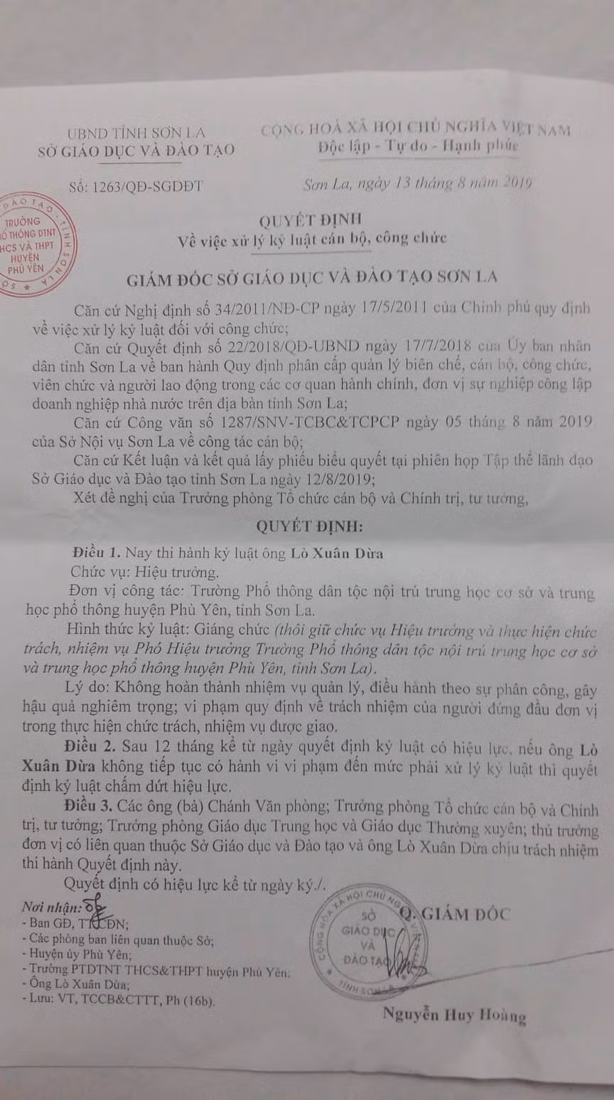 Hieu truong bi to bot xen khau phan an cua hoc sinh: Giang chuc xuong Hieu pho