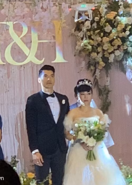 Dù cặp đôi đã thắt chặt an ninh nhưng những hình ảnh đám cưới vẫn bị rò rỉ. Ảnh: Zing