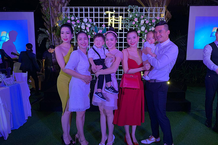 Diễn viên Trịnh Kim Chi, Dương Cẩm Lynh, MC Ốc Thanh Vân, vợ chồng Thúy Diễm đều dự tiệc cưới của Trương Nam Thành.