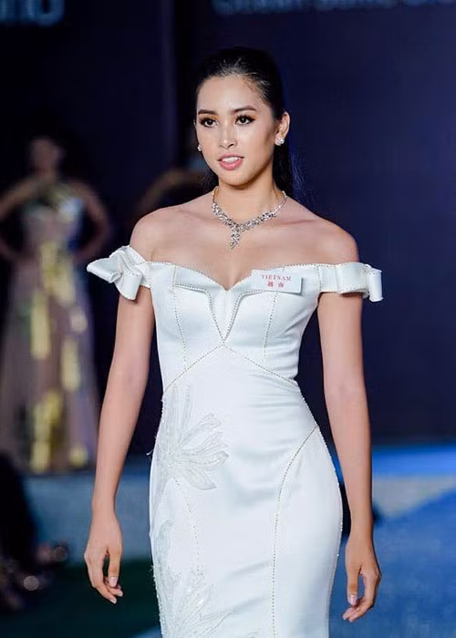 Trẻ trung, quyến rũ, Trần Tiểu Vy được nhiều người đặt kỳ vọng. Tuy nhiên, đại diện Việt Nam năm nay hiện vẫn chưa đoạt bất kỳ giải thưởng phụ nào dù đã đi hơn hai phần ba chặng đường.