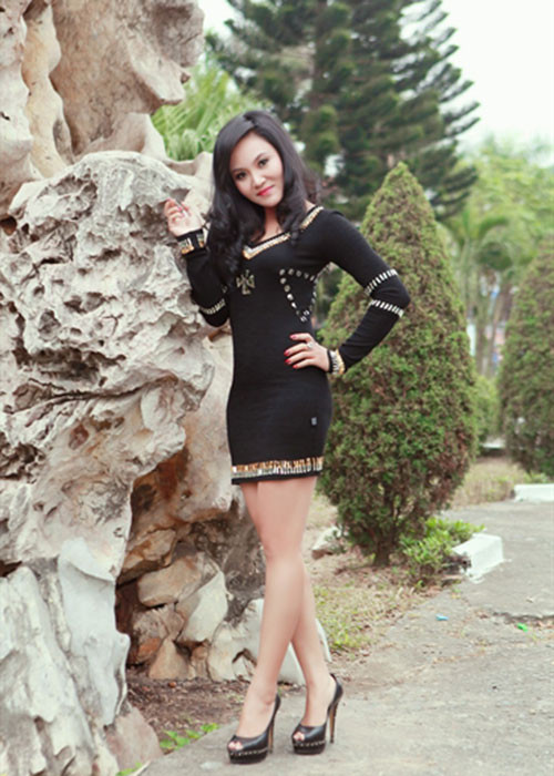 Vợ của Long Nhật tên Vũ Thị Kim Ngân. Cô từng lọt top 10 cuộc thi Người đẹp Hải Phòng năm 1994. Ảnh: Đất Việt