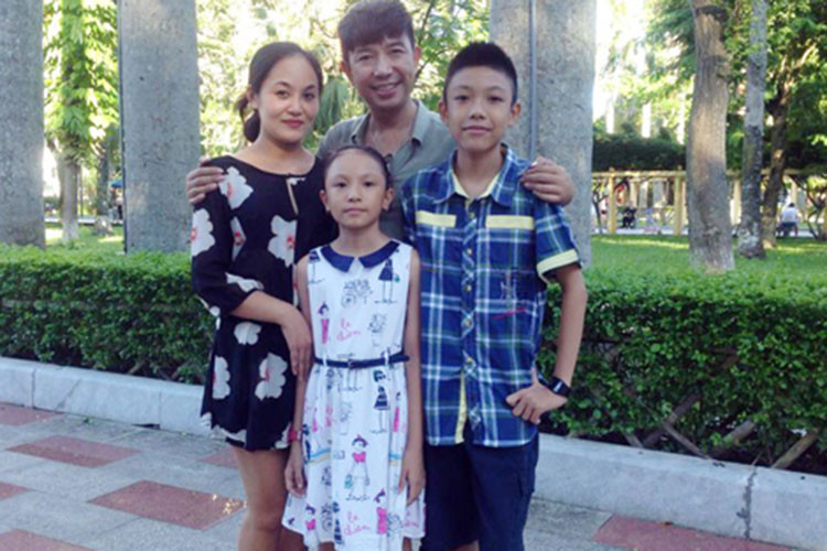 Dù Long Nhật hay đi biền biệt, vợ của anh cũng không một lần chất vấn và than trách. Ảnh: Công an nhân dân