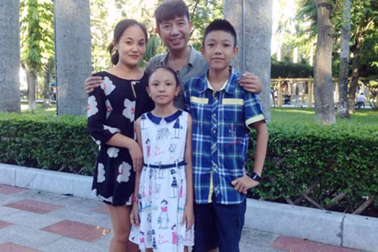 Dù Long Nhật hay đi biền biệt, vợ của anh cũng không một lần chất vấn và than trách. Ảnh: Công an nhân dân