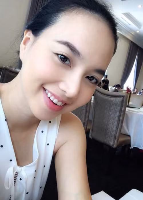 Sau 1 tháng sinh con, Đinh Ngọc Diệp tái xuất với vẻ ngoài tươi tắn.