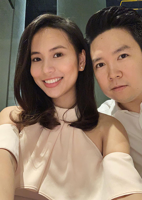Mới đây, trên trang cá nhân, Lê Hiếu khoe vợ sắp cưới trẻ trung, xinh đẹp của mình. Theo thông tin, nửa kia của nam ca sĩ tên Thu Trang, sinh năm 1990, kém anh 6 tuổi.