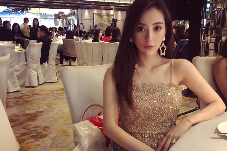 Phương Viện hiện mang bầu lần 2. Trước đó, khi mang thai con gái đầu lòng, cô được ông xã tặng món quà trị giá 3 tỷ đồng.