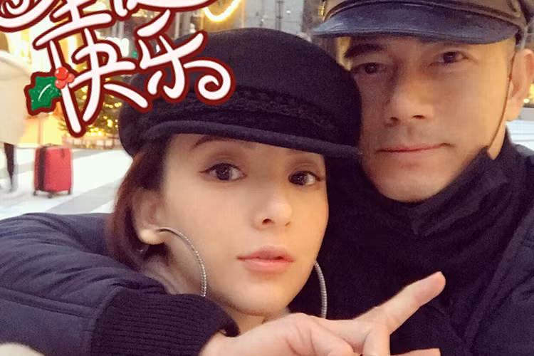 Quách Phú Thành hiện cố gắng chăm sóc vợ bầu cùng con gái.