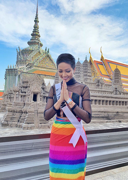 H'hen Niê được truyền thông Thái Lan khá ưu ái nhờ chiếm được cảm tình của nhiều khán giả Thái Lan.