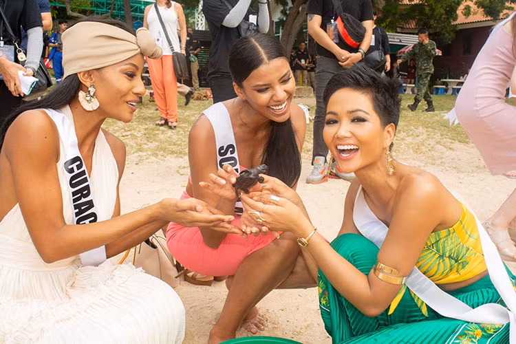 Theo dự kiến, Chung kết cuộc thi HHHV thế giới sẽ được tổ chức vào 7h ngày 17/12.