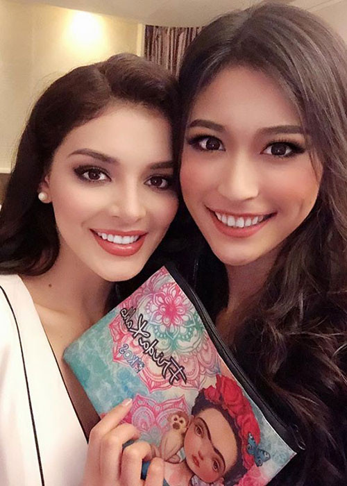 Đại diện Trung Quốc còn gửi lời cảm ơn đại diện Mexico vì đã tặng chiếc ví.