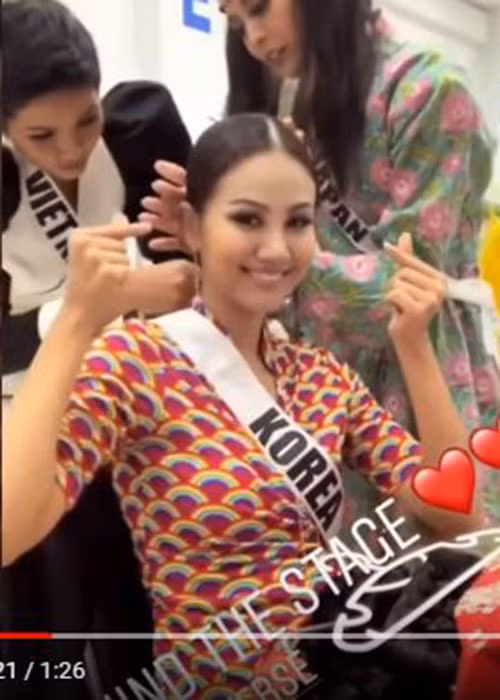 Canh tranh khoc liet, thi sinh Miss Universe van than thiet den kho tin