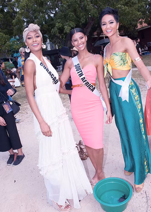 Đến với cuộc thi, H"hen Niê luôn giữ được vẻ ngoài tràn đầy năng lượng.