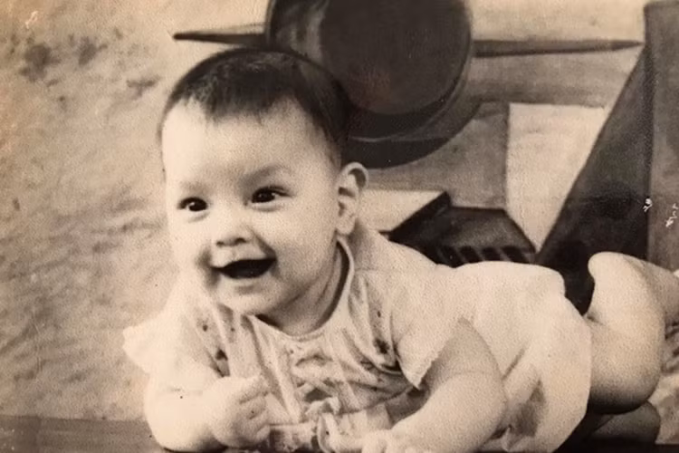 Hồ Ngọc Hà hồi còn nhỏ đã sở hữu khuôn miệng rộng. Ảnh: FBNV