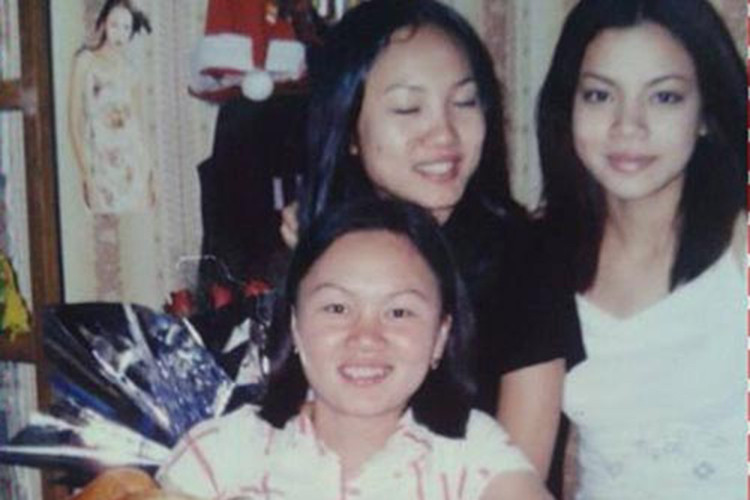 Thời là sinh viên khoa Âm nhạc tại trường Cao đẳng Văn hoá Nghệ thuật Quân đội, Hồ Ngọc Hà nổi bật bên bạn bè bởi nhan sắc xinh đẹp. Ảnh: Khám phá