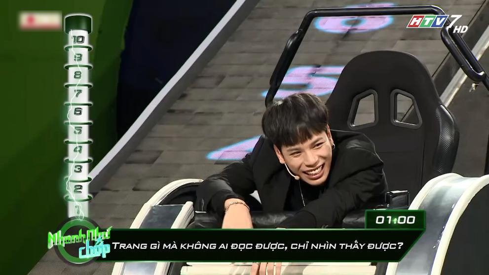 Khách mời thứ 2 gây ấn tượng cho khán giả sau Midu là Jaykii. Trái ngược với sự thể hiện xuất sắc của nữ diễn viên, chàng trai trẻ lại có một phần thi khá tẻ nhạt. "Cỗ máy tia chớp" mà Jaykii đang ngồi không hề nhúc nhích trong quá trình anh thi đấu dù chỉ một lần. Có nghĩa là nam ca sĩ không trả lời đúng bất kỳ một câu hỏi nào của MC Trường Giang.