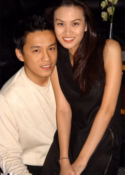 Sau đám cưới, Ý An ở lại Mỹ làm việc và chăm sóc con trai trong khi Lam Trường về nước phát triển sự nghiệp ca hát. Khoảng cách địa lý đã làm nảy sinh những mâu thuẫn giữa đôi vợ chồng trẻ khiến hai người ly hôn sau 6 năm gắn bó. Ảnh: Vietnamnet