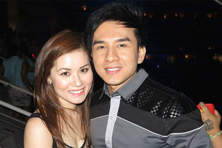 Có thể thấy, khoảnh cách địa lý ảnh hưởng không nhỏ đến hạnh phúc của một số cặp đôi sao Việt. Tuy nhiên, vẫn có những cặp đôi dù sống xa nhau nhưng vẫn giữ được lửa hôn nhân lâu bền. Ví dụ như Đan Trường - Thủy Tiên. Ảnh: Zing