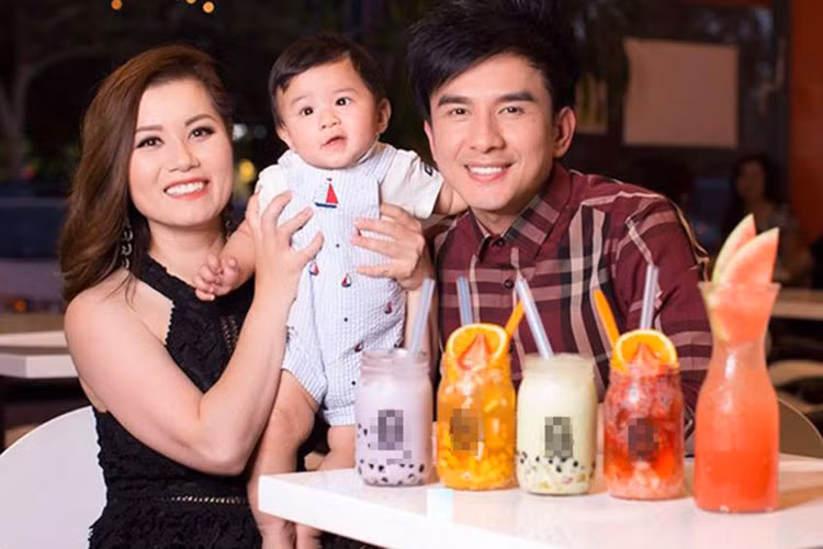 Đối với Thủy Tiên, cô luôn tin tưởng chồng. Ngoài ra, dù có chạnh lòng khi chăm con nhỏ một mình mà không có chồng bên cạnh nhưng Thủy Tiên học được cách chấp nhận và tự tạo niềm vui cho mình. Vì vậy, đến nay, vợ chồng cô dù sống xa nhau nhưng vẫn mặn nồng.