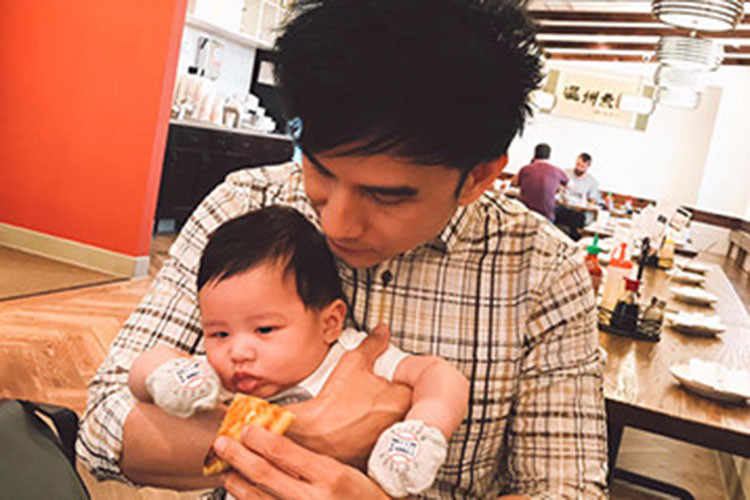 Từ khi kết hôn, Thủy Tiên vẫn sống ở Mỹ còn Đan Trường đi lại giữa Mỹ và Việt Nam. Về phía Đan Trường, bất cứ khi nào có thời gian rảnh, anh đều đưa vợ đi du lịch, nghỉ ngơi và phụ vợ chăm con khi hai người có con trai.