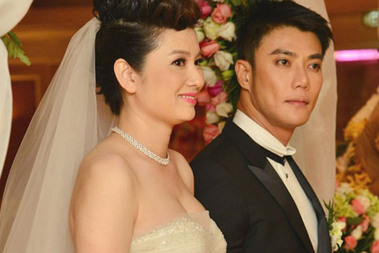 Người mẫu Thúy Vinh kết hôn với một kiến trúc sư người Singapore. Sau đám cưới, cô và chồng không sống cùng nhau. Lý giải việc này, Thúy Vinh cho hay cô không từ bỏ được niềm đam mê công việc mình đang làm tại quê nhà. Ảnh: Người lao động