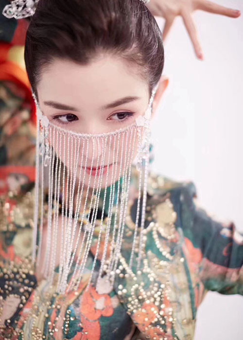 Nhan sac gay sot cua “tu dai my nhan Tan Cuong” Hoa ngu