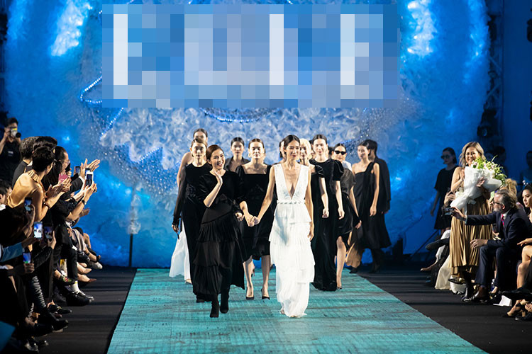 Đến dự show diễn của Tăng Thanh Hà còn có các em chồng của nữ diễn viên.