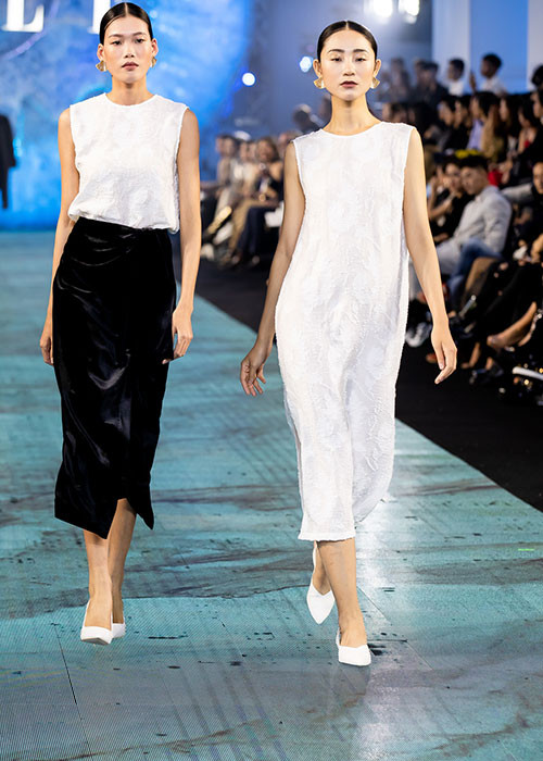 “Dưới ánh mặt trời, vẻ đẹp của người phụ nữ thật rực rỡ và tỏa sáng. Nhưng Hà muốn khắc họa hình ảnh người phụ nữ dịu dàng và đằm thắm nhưng ẩn bên trong là sự mạnh mẽ, quyền lực và tự tin. Dù không nổi bật nhưng “dưới ánh trăng”, họ vẫn toát lên sức hút và vẻ đẹp rất riêng”, Tăng Thanh Hà cho hay.