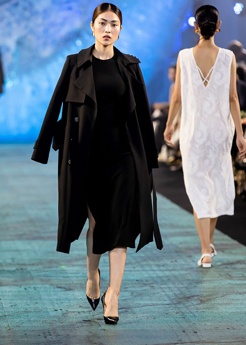 Bộ sưu tập của nữ diễn viên gồm 34 thiết kế mang nhiều kiểu dáng khác nhau và đa dạng màu sắc.