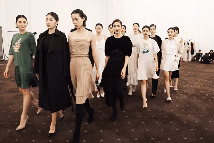 Được biết, nàng ngọc nữ màn ảnh Việt đã có gần 8 năm tham gia vào lĩnh vực kinh doanh thời trang, thiết kế và sản xuất.