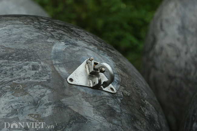 Có những quả còn có dấu hiệu xích sắt đã bị tháo ra khỏi móc khóa.