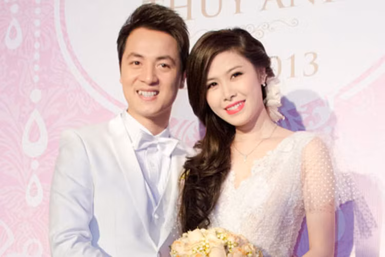 Một cặp đôi vàng của showbiz Việt khác là Đăng Khôi - Thủy Anh. Đôi uyên ương đã có 8 năm yêu nhau và chính thức trở thành vợ chồng khi đăng ký hết hôn vào năm 2009. Mãi đến năm 2013, cặp đôi mới tổ chức đám cưới. Ảnh: Zing