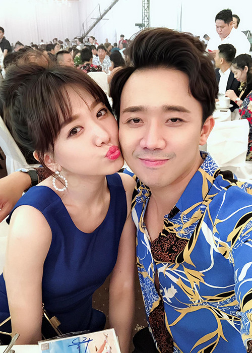 Sau 2 năm kết hôn, Hari Won chưa có con. Một trong những lý do là nữ ca sĩ từng bị ung thư cổ tử cung. Hiện, tình cũ của Tiến Đạt vẫn hoạt động trong showbiz với vai trò ca sĩ, MC. Ảnh: FBNV