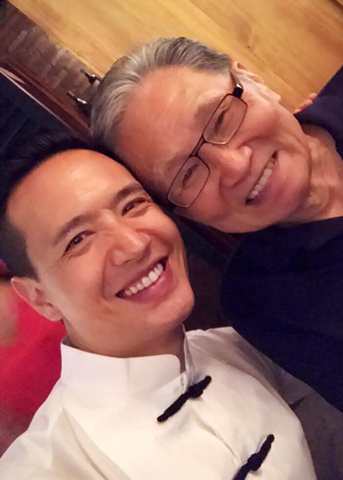 Theo lời chia sẻ của Kim Lý trên Vnexpress, bố của anh cũng có tư tưởng cởi mở.