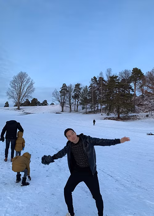 Chia sẻ của Hà Hồ dấy nghi vấn gia đình của nữ ca sĩ sang Thụy Điển để gặp mặt gia đình của Kim Lý.