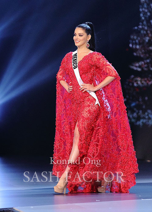 Đầm dạ hội của thí sinh đến từ Mexico gây ấn tượng bởi sự cầu kỳ.