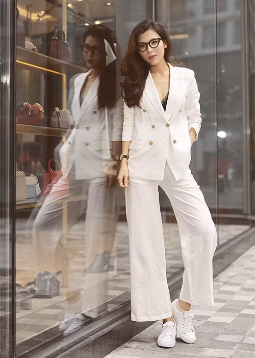 Hiện, Tường Vy là MC, biên tập viên cho kênh truyền hình HTV7.